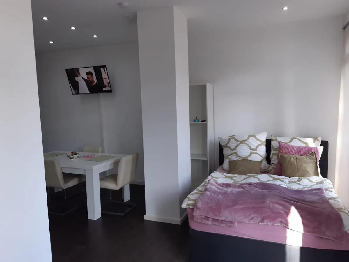 Luxurioese Wohnung Mit Eigenem Garten 奥格斯堡