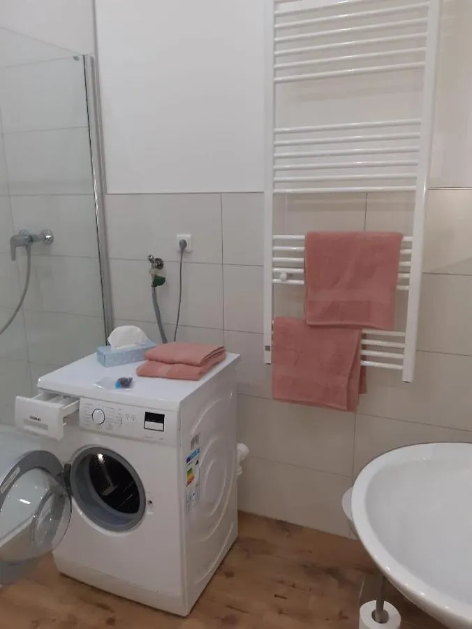 Luxuriöse Wohnung mit eigenem Garten Augsburg