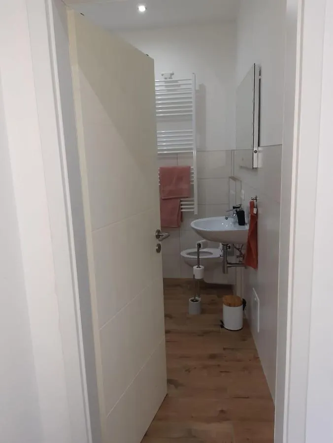 Apartment Luxurioese Wohnung Mit Eigenem Garten Augsburg